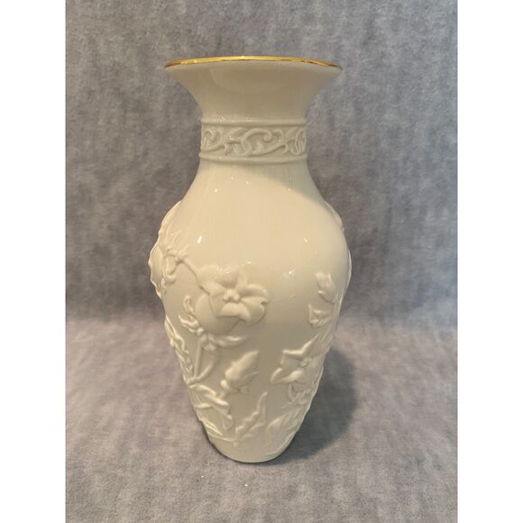 Lenox Floral Meadow Canterbury Vase 8" Ivory‎ Flowers Gold Trim NEW #823287 - Picture 1 of 8